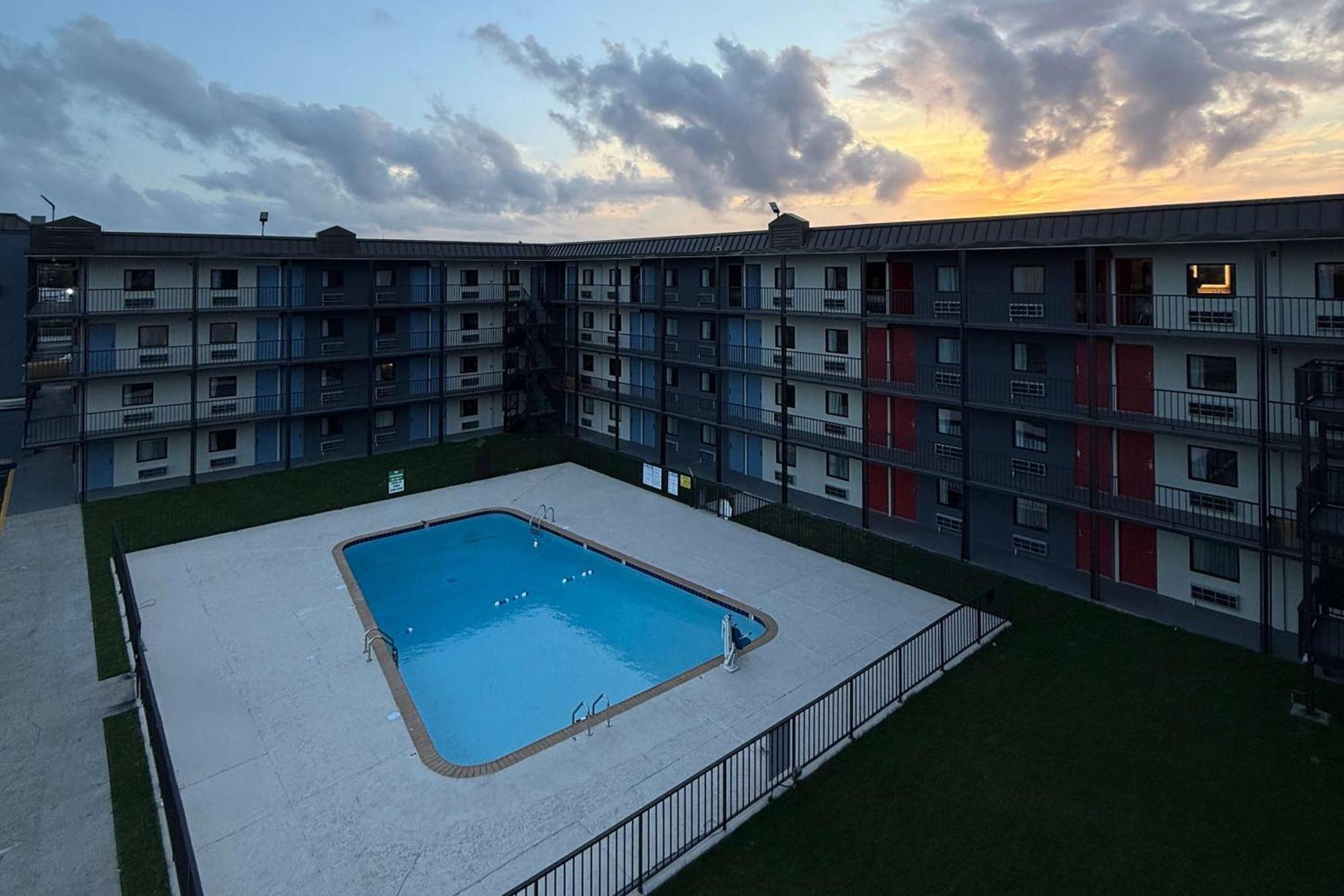 Days Inn By Wyndham Kenner/New Orleans Airport South Esterno foto